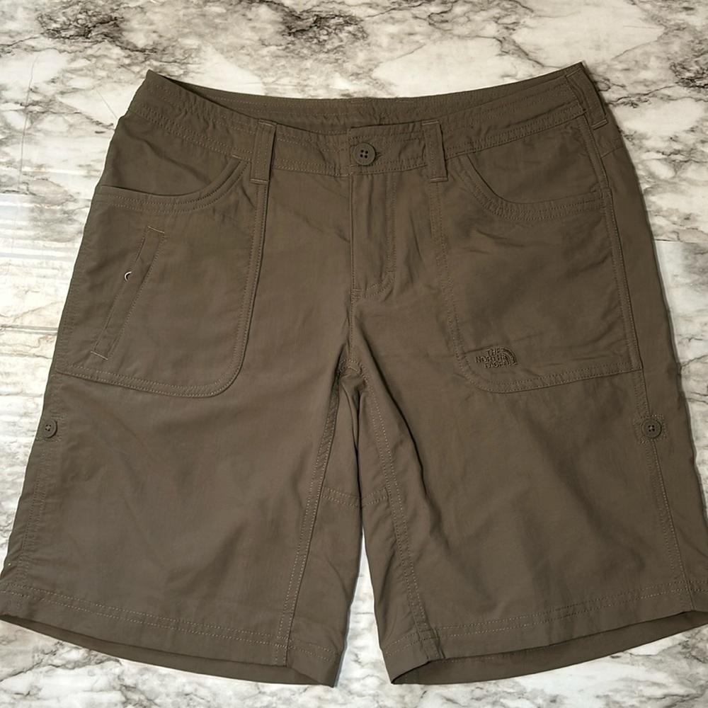 The North Face Shorts size 4